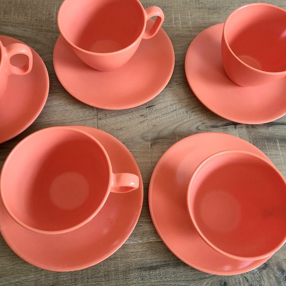 Set of 5 melamine dinnerware coral red cups and saucers. - Picture 4 of 11